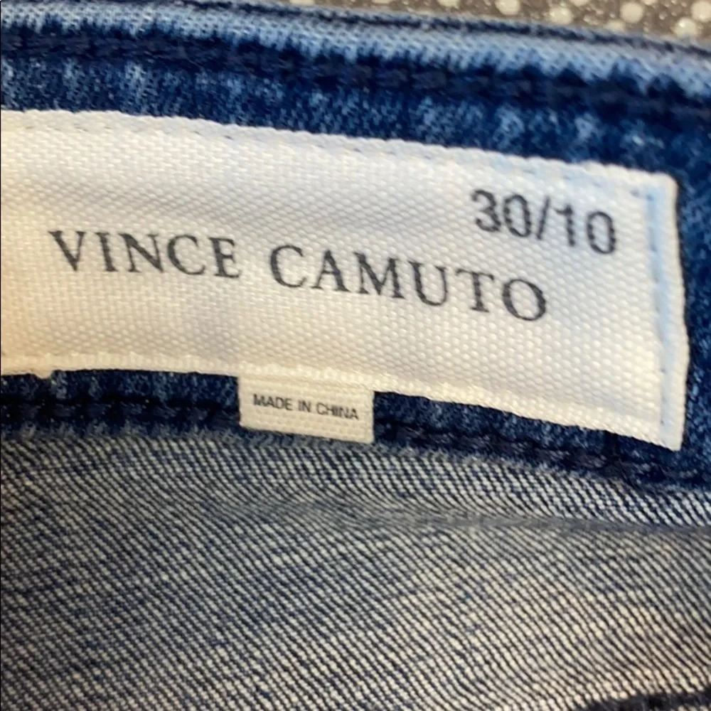 Vince Camuto button fly Frayed skinny Jeans Size 30